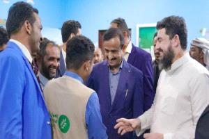 محافظ شبوة يفتتح مخيمًا مجانيًا لجراحة العيون بمستشفى شبوة العام
