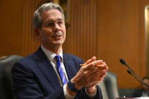 بيسنت: السياسة النقدية السليمة مفتاح استقرار الاقتصاد