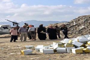 عدن تتلف أكثر من 18 طنًا من الأغذية الفاسدة بعد ضبطها في حملات رقابية مشددة