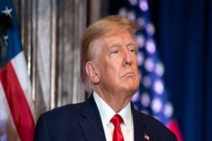 ترامب يخفّض رسومًا جمركية على بعض الأغذية لتخفيف أعباء المعيشة