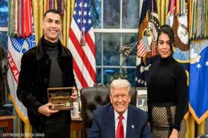 هدية ترامب إلى رونالدو.. صممها بنفسه