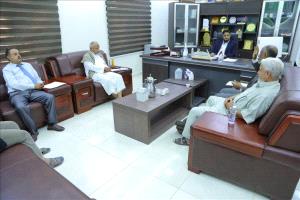 رئيس جامعة المهرة يؤكد أن الاعتماد الأكاديمي أولوية لترسيخ التميز والجودة