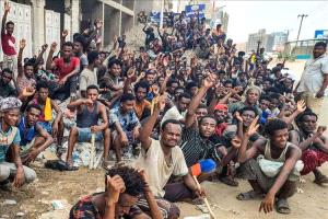 إجراءات أمنية مشددة تشمل ترحيل المهاجرين الأفارقة
