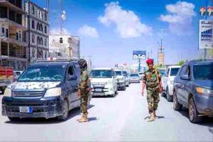 مسلح يهاجم نقطة أمنية في عتق وإصابة أحدهم بجروح