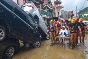 عاجل | فرانس برس: أكثر من 90 قتيلاً جراء إعصار كالماغي في الفلبين