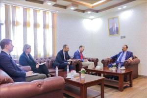 الحكومة تحذّر: الحوثيون يهددون سلامة الطيران المدني وابتزاز شركات الملاحة الجوية