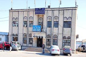 الجمارك تتهم سلطة المهرة بعرقلة التوريد إلى عدن وتطالب بإجراءات رادعة