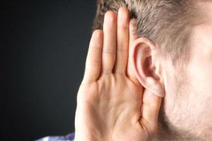 سماعة واحدة تهدد سمعك بشكل دائم