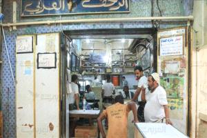 الزحف العربي: مشرب عدني يحتفظ بعبق التاريخ والقومية بعد 70 عاماً"