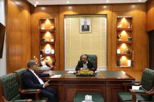 محافظ حضرموت يناقش مع رئيس جامعة حضرموت تعزيز الأنشطة الأكاديمية والبحثية
