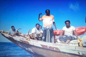 إنقاذ 5 صيادين يمنيين بعد شهر من التيه في البحر