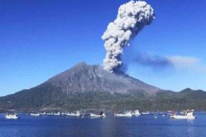 ثوران بركان ساكوراجيما في اليابان يؤدي لإلغاء عشرات الرحلات الجوية