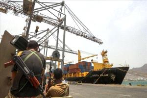 اليمن تحت ضغط دولي لتعزيز الإيرادات ووقف التهريب