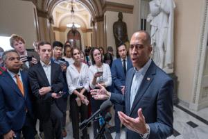 عاجل زعيم الأقلية الديمقراطية بمجلس النواب الأمريكي سنكافح لمعالجة أزمة الرعاية الصحية التي سببها الجمهوريون