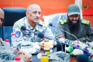 قائد الحزام ورئيس خفر السواحل يعززان التنسيق لحماية السواحل ومكافحة التهريب
