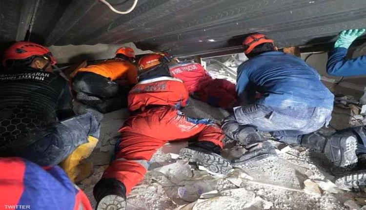 91 طالبا تحت الأنقاض بعد انهيار مدرسة إندونيسية
