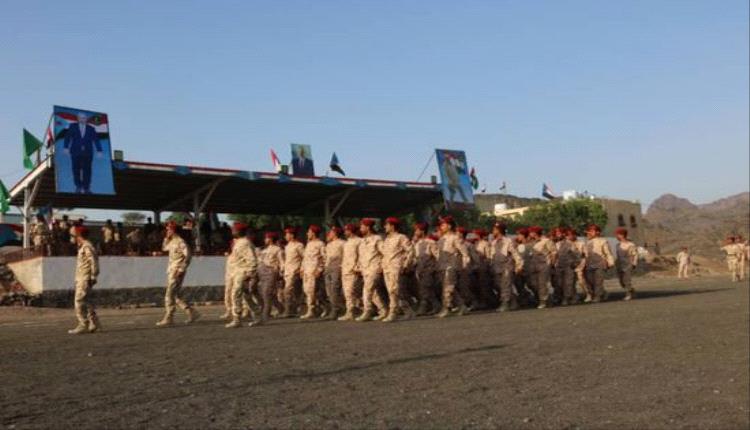 وزير الدفاع يتفقد جاهزية اللواء الخامس دعم وإسناد في ردفان ويشهد عرضاً عسكرياً مهيباً