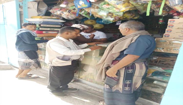 انتقالي الوضيع يضبط الأسواق ويؤكد استقرار أسعار السلع
