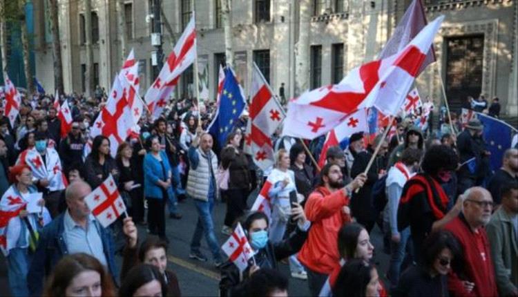 اقتحام مقر رئاسي في تبليسي خلال احتجاجات انتخابية متوترة