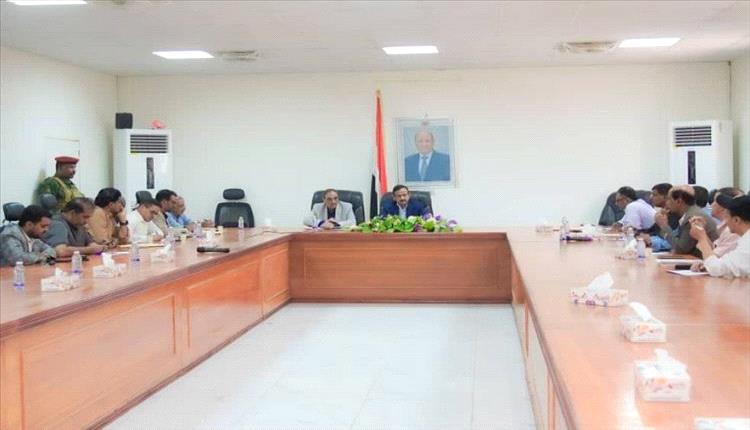 لجنة المناقصات بشبوة تعتمد مشاريع تطويرية وتؤكد على الشفافية