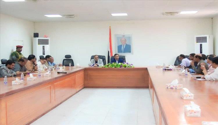 لجنة المناقصات في شبوة تعتمد مشاريع خدمية وتنموية جديدة