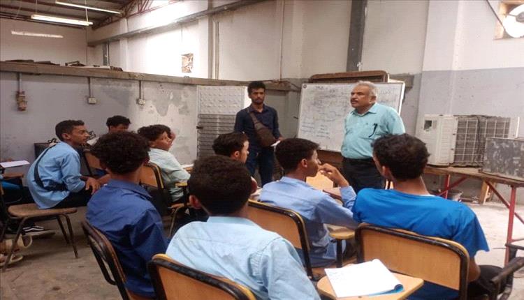 عدن تدشّن العام الدراسي الجديد للطلاب المستجدين في المعهد المهني الصناعي
