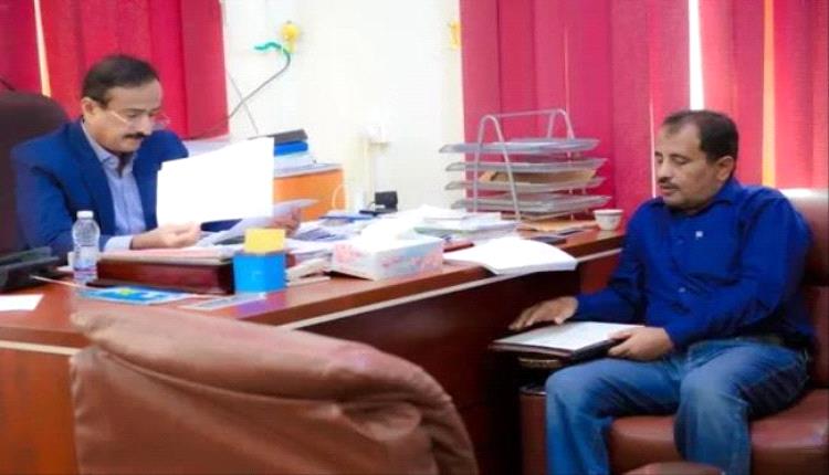 محافظ شبوة يؤكد دعم مشاريع مياه الريف ويحث على إدارة رشيدة للموارد المائية

