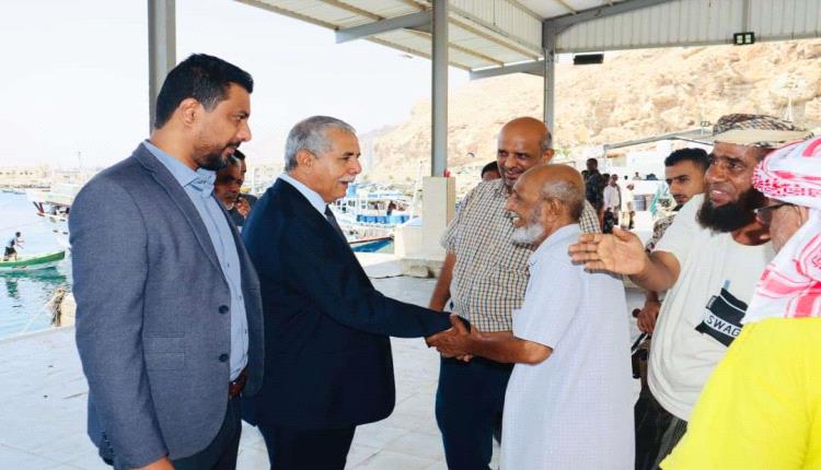 فريق التوجيه والرقابة الرئاسي يتفقد هيئة المصائد السمكية بالمكلا