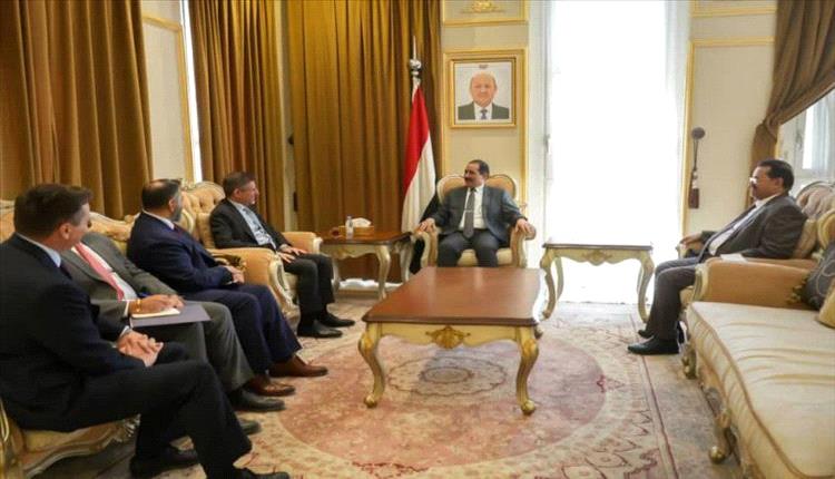 وزير الداخلية يبحث مع السفير الأمريكي تعزيز التعاون الأمني
