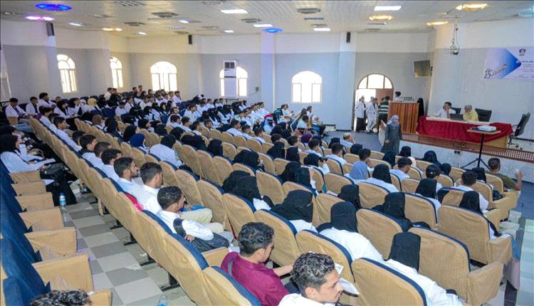 جامعة عدن تستقبل طلاب الدفعة (31) بكلية الصيدلة
