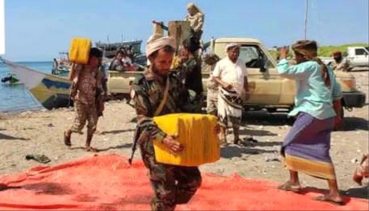 ضبط قارب تهريب يحمل طنًّا من المخدرات قبالة سواحل لحج
