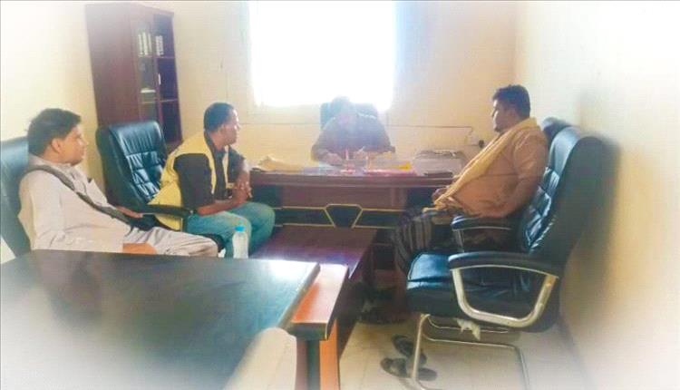 مدير مديرية رضوم يبحث مع منظمة إنترسوس تعزيز توعية المجتمع بحقوق المهاجرين
