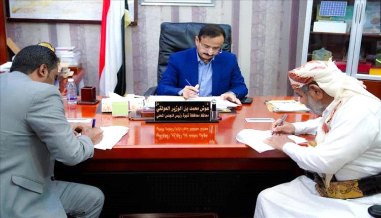 محافظ شبوة يصادق على مشروع توسعة المدخل الغربي لمدينة عتق
