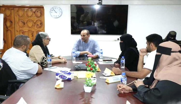 باخبيرة واليونيسيف يبحثان تعزيز خدمات المياه والصرف الصحي في عدن

