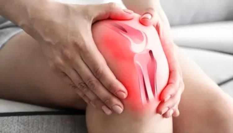 علاج جديد لمرض خشونة الركبة بلا جراحة أو مسكنات