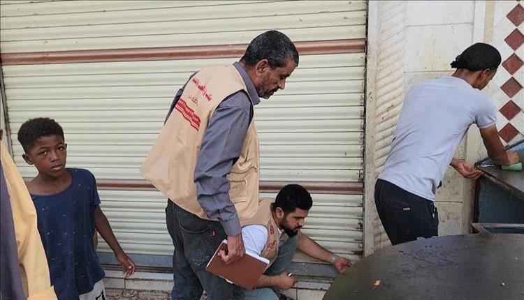 ضبط الأسعار فوق القانون: إغلاق كافتيريا مخالفة في قلب المنصورة بعدن