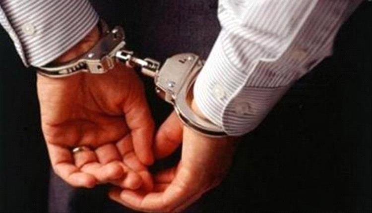 شرطة المكلا تضبط متهمًا بإطلاق النار على عمال مؤسسة عامة
