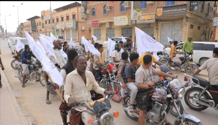 مسيرة بالدراجات النارية في تريم تأكيدًا على دعم مطلب الحكم الذاتي في حضرموت