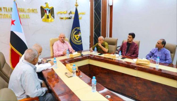 فريق التوجيه يبحث تحديات الخدمات بعدن ويشيد بجهود اللجان المجتمعية
