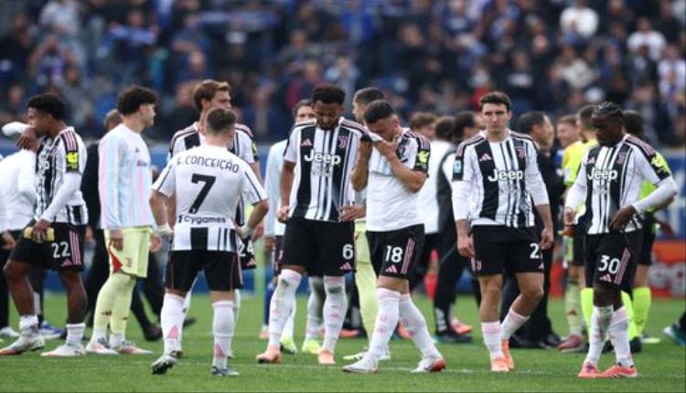 كومو يصعق يوفنتوس بثنائية ويعمّق أزمته في الدوري الإيطالي