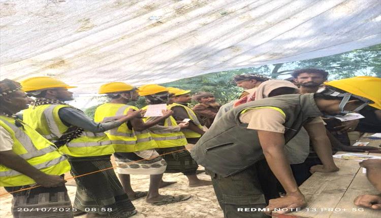 منظمة كير توزع مساعدات نقدية لـ80 مستفيدًا في ساكن وعيص بخنفر