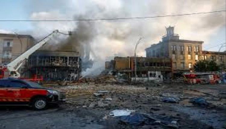 غارات روسية على أوكرانيا تقتل 6 وتقطع الكهرباء قبل مفاوضات زيلينسكي في السويد