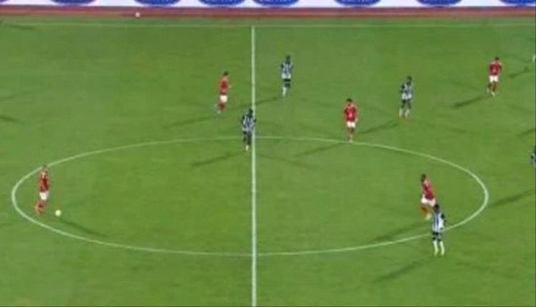 الأهلي ينهي الشوط الأول بلا أهداف رغم الطرد المبكر