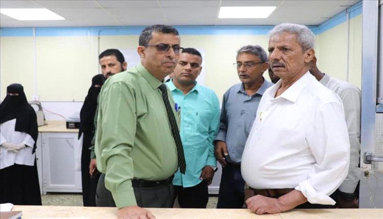محافظ لحج يعزز القطاع الصحي بدعم مستشفى ابن خلدون ويتفقد أقسامه الحيوية

