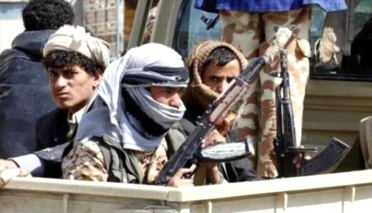 الحوثيون يقتحمون قرية في تعز ويختطفون مدنيين بعد انشقاق شيخ