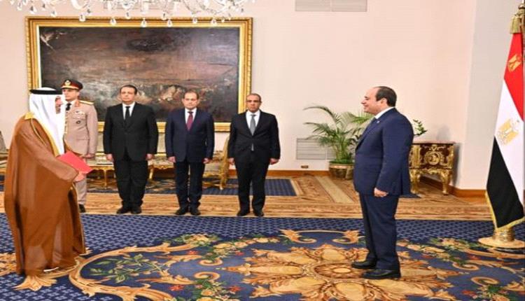 السفير الإماراتي الجديد يقدم أوراق اعتماده للرئيس المصري