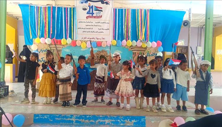 براعم صيرة يحيون وهج أكتوبر في عدن: ذاكرة الثورة تتقد في قلوب الصغار