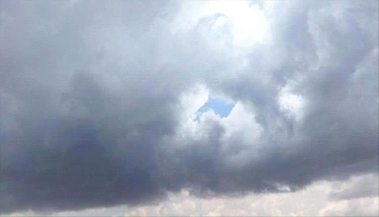 طقس معتدل مع أمطار متفرقة على سقطرى والسواحل الشرقية اليوم