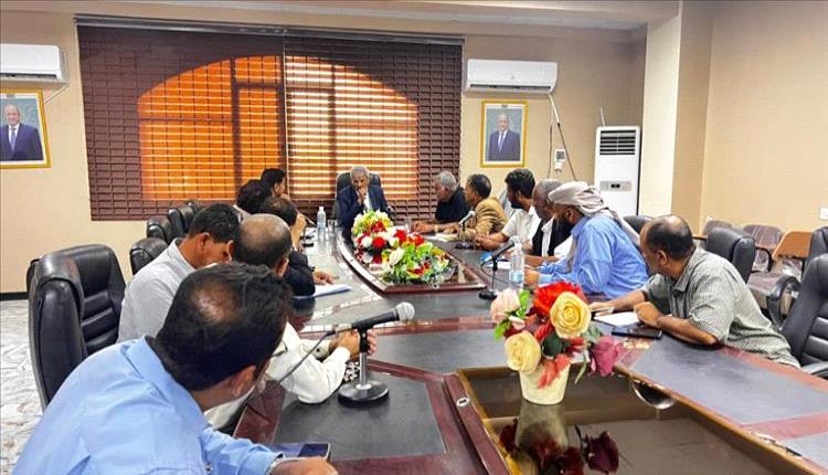 وزير الصحة ومحافظ لحج في جولة ميدانية لتعزيز الخدمات الصحية والتعليمية بالمحافظة