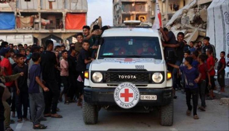 حماس تعلن تسليم رفات رهينتين إسرائيليتين في إطار اتفاق وقف إطلاق النار
